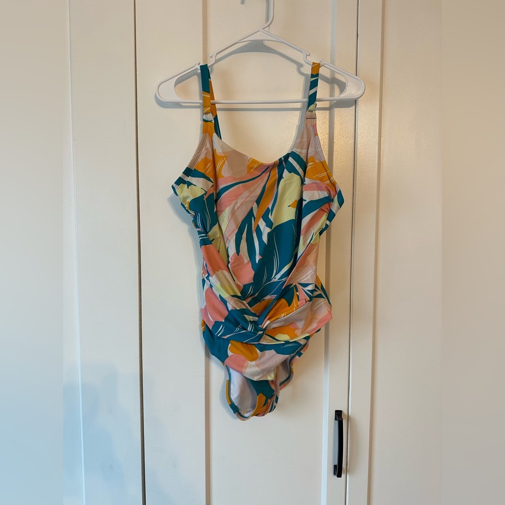 Jantzen Women’s Tropical Print One-Piece Swimsuit, Size 14